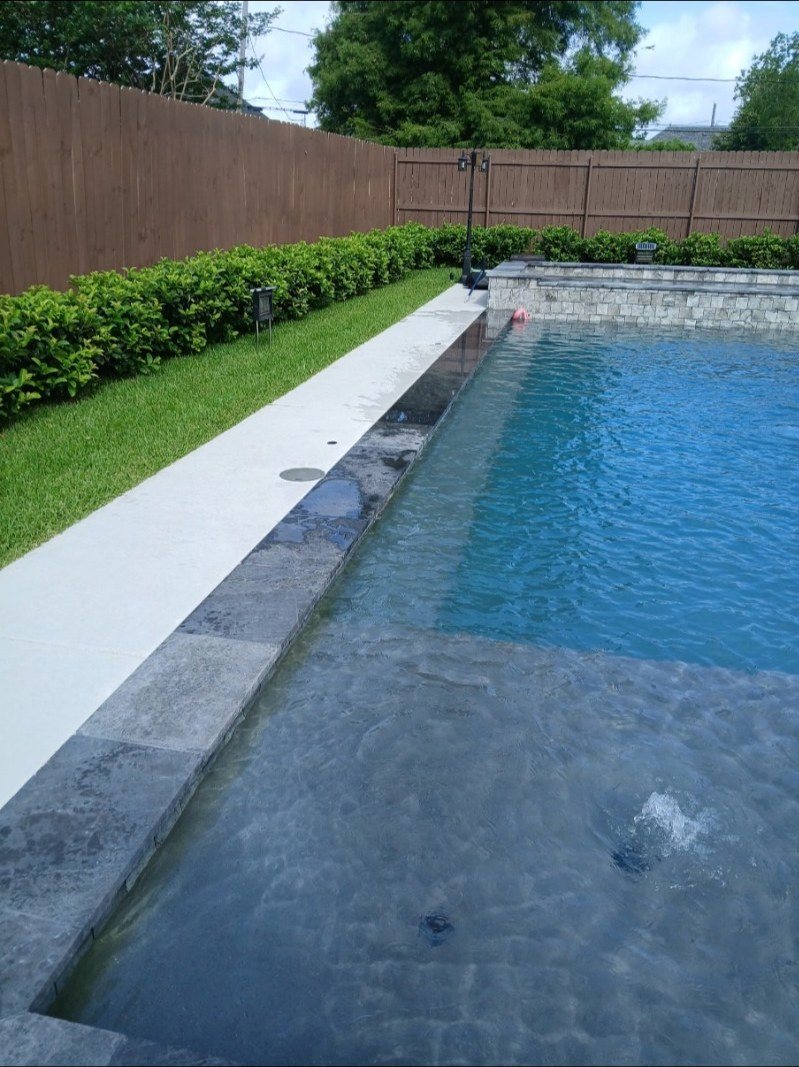 Chalmette pool and landscaped backyard