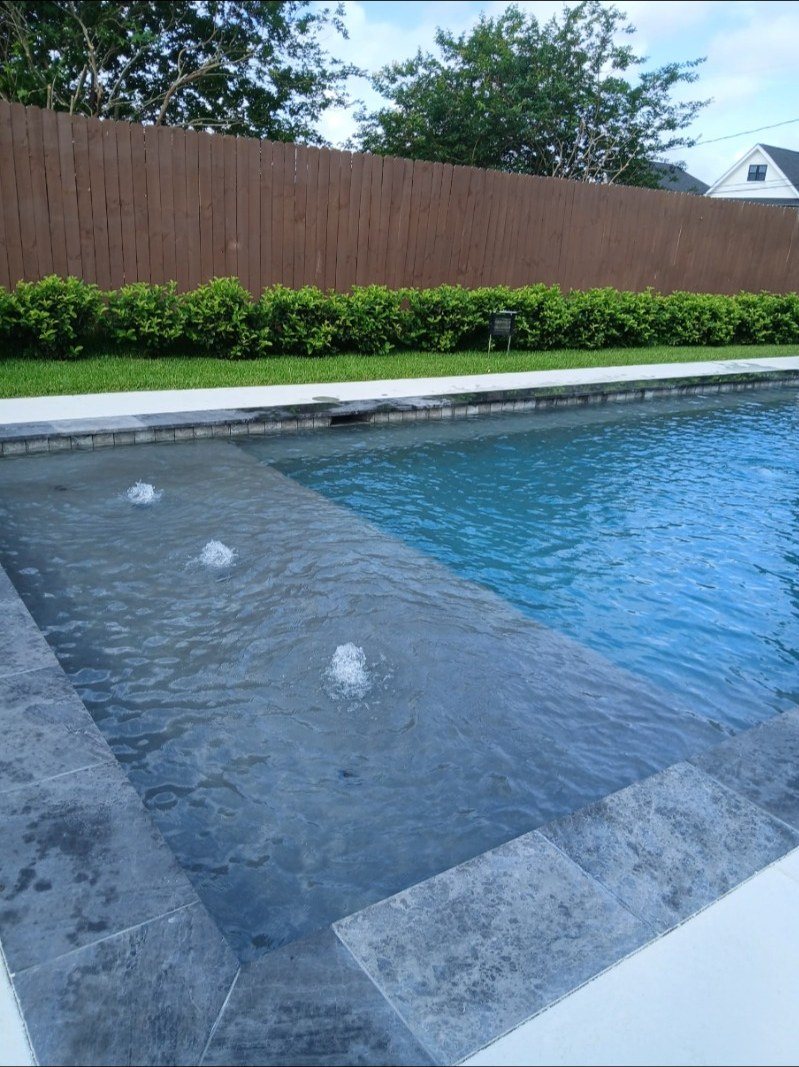 Chalmette pool tanning ledge